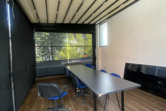 Ambient biznesi me qera 3+1 ne Tirane - 1,500 Euro