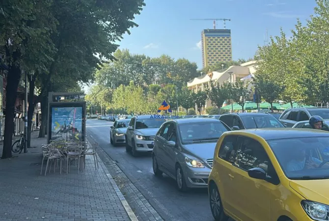 Ambient biznesi me qera 1+1 ne Tirane - 2,000 Euro