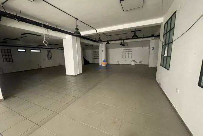 JEPET ME QERA AMBIENT BIZNESI 700M2 "TE KOMUNA PARISIT" 5000 EURO