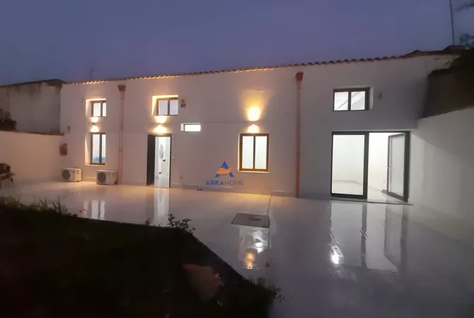 JEPET ME QIRA MAGAZINE 350M2 "NE KOMBINAT" 800 EURO.