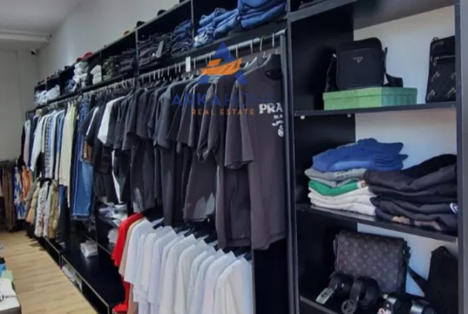 Ambiente Commerciale in Vendita 1+1 a Tirana - 280,000 Euro