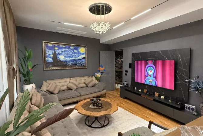 Shtepi ne shitje 2+1 ne Tirane - 650,000 Euro