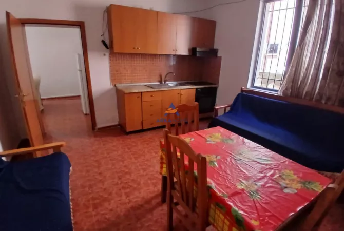 Shtepi me qera 2+1 ne Tirane - 300 Euro