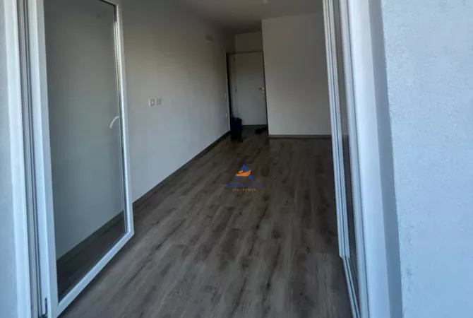 Ambiente Commerciale in Affitto 3+1 a Tirana - 600 Euro