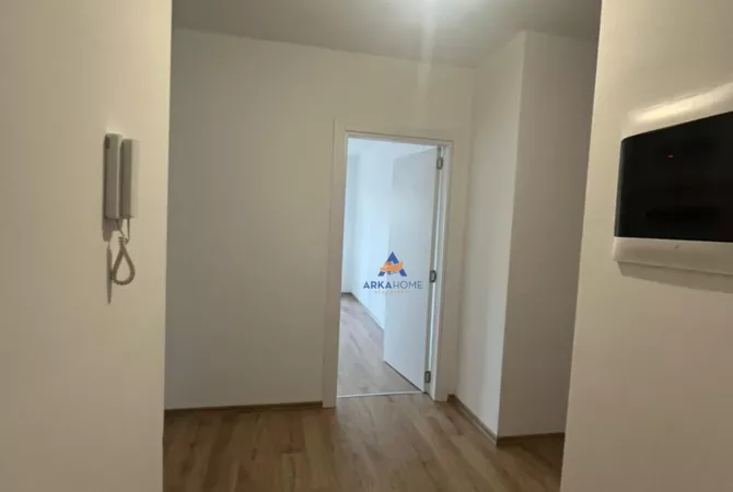 Ambient biznesi me qera 3+1 ne Tirane - 600 Euro