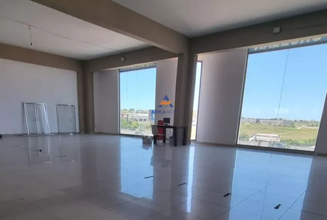Ambient biznesi me qera 4+1 ne Tirane - 3,000 Euro