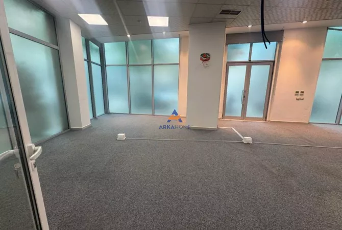 Ambient biznesi me qera 3+1 ne Tirane - 3,000 Euro
