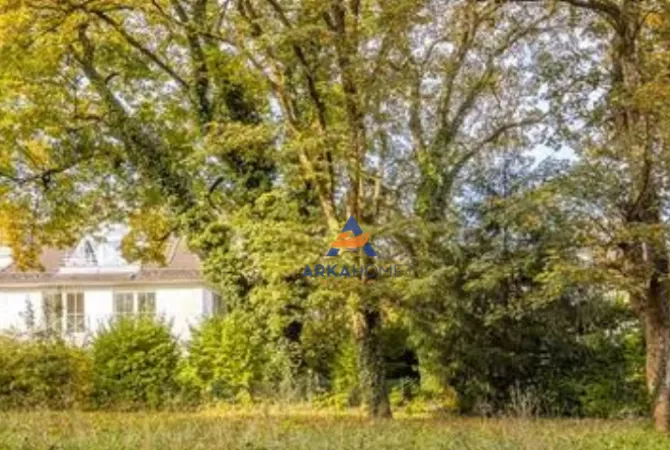 Terreno in vendita  a Tirana - 102,375 Euro