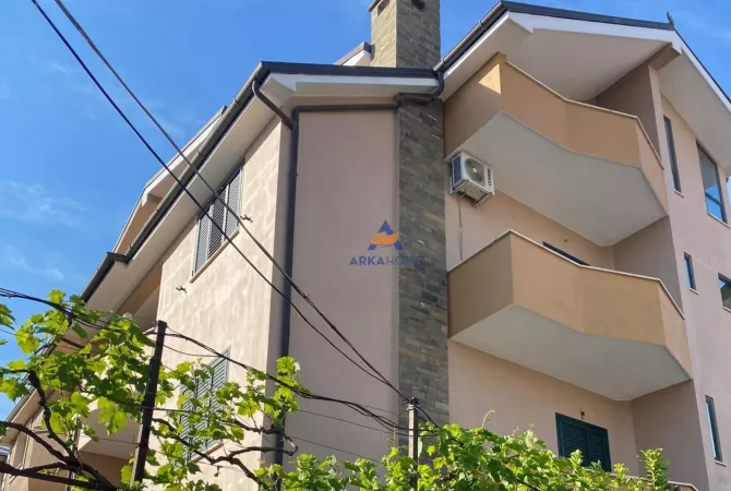 Shtepi me qera 3+1 ne Tirane - 2,700 Euro