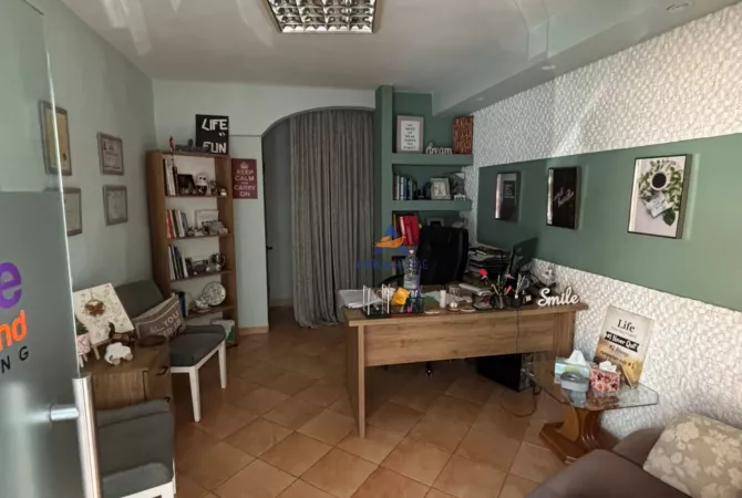 Ambient biznesi me qera 3+1 ne Tirane - 35,000 Leke