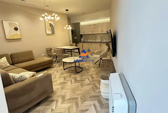Shtepi me qera 2+1 ne Tirane - 1,200 Euro