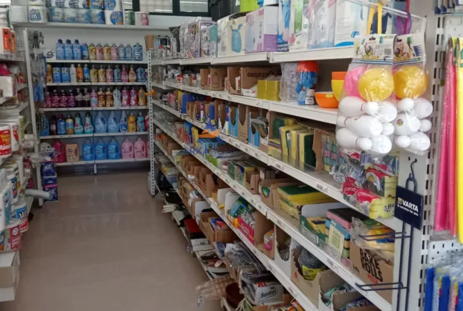 Ambiente Commerciale in Affitto 1+1 a Valona - 2,000 Euro