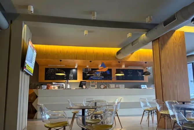 Ambiente Commerciale in Affitto 1+1 a Tirana - 1,600 Euro