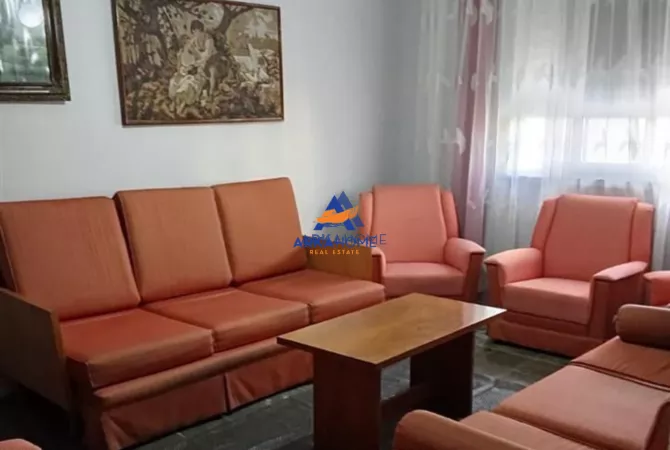 Shtepi me qera 2+1 ne Tirane - 45,000 Leke