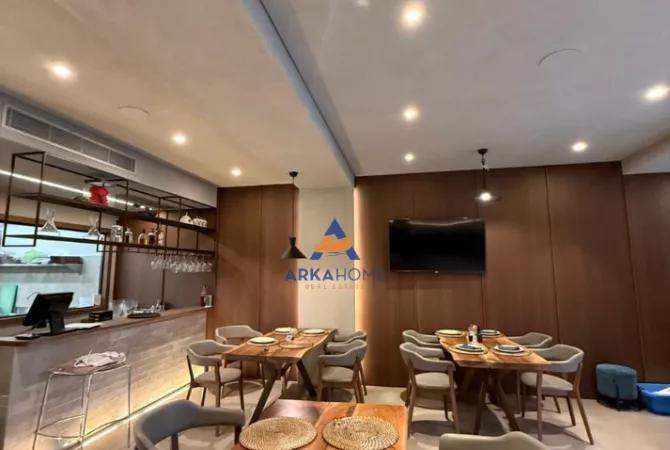 Ambiente Commerciale in Vendita 2+1 a Tirana - 295,000 Euro