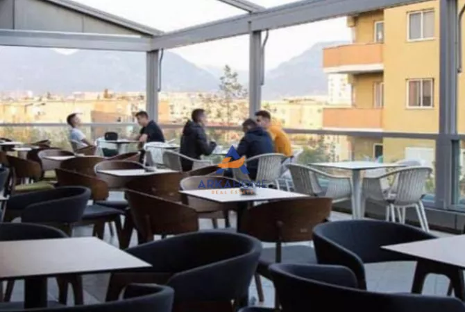 Ambiente Commerciale in Affitto 3+1 a Tirana - 7,500 Euro