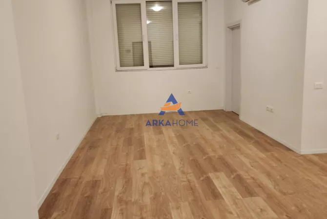 Ambient biznesi me qera 3+1 ne Tirane - 600 Euro