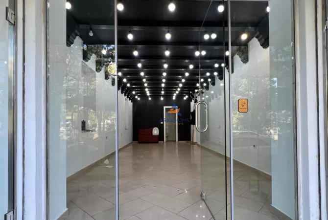 Ambient biznesi me qera 1+1 ne Tirane - 85,000 Leke