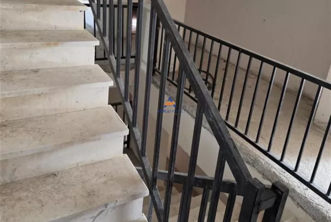 Shtepi ne shitje Apartament ne Tirane, 1+1, Mobilimi Bosh, pa mobiluar, Pagesa 105,000  Euro.