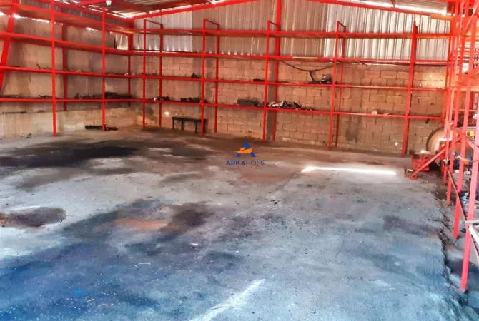 Ambiente Commerciale in Affitto 4+1 a Tirana - 1,000 Euro