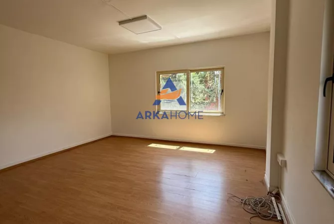 Ambient biznesi me qera 3+1 ne Tirane - 1,500 Euro