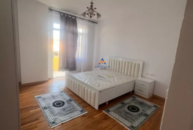 Shtepi me qera Apartament ne Tirane, 2+1, Mobilimi E mobiluar, Pagesa 550  Euro.