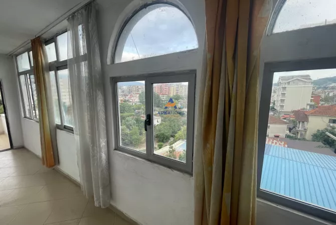 Shtepi ne shitje Apartament ne Tirane, 2+1, Mobilimi E mobiluar, Pagesa 120,000  Euro.