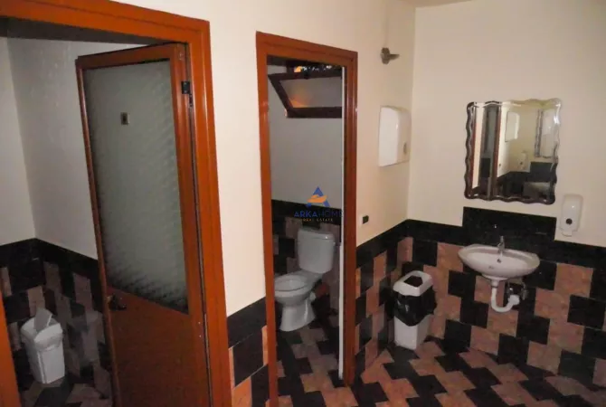 JEPET GODINE 2-KATESHE ME QERA 1000M2 “SAUK” 2000 EURO.