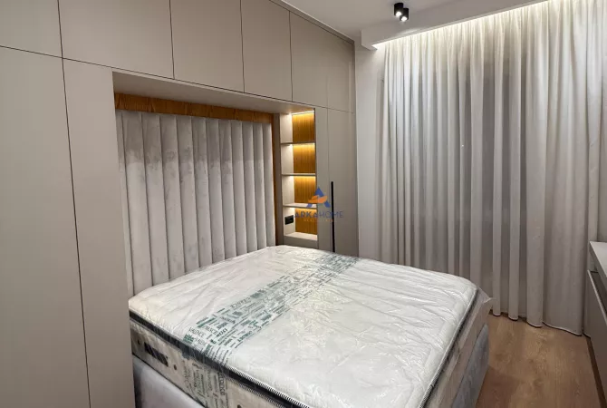 Shtepi me qera Apartament ne Tirane, 2+1, Mobilimi E mobiluar, Pagesa 1,000  Euro.