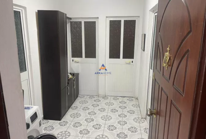 Shtepi ne shitje Apartament ne Tirane, 2+1, Mobilimi E mobiluar, Pagesa 130,000  Euro.