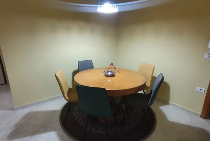 Shtepi me qera Apartament ne Tirane, 3+1, Mobilimi E mobiluar, Pagesa 800  Euro.