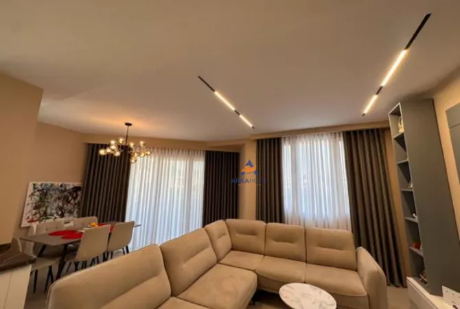 Shtepi me qera 2+1 ne Tirane - 800 Euro