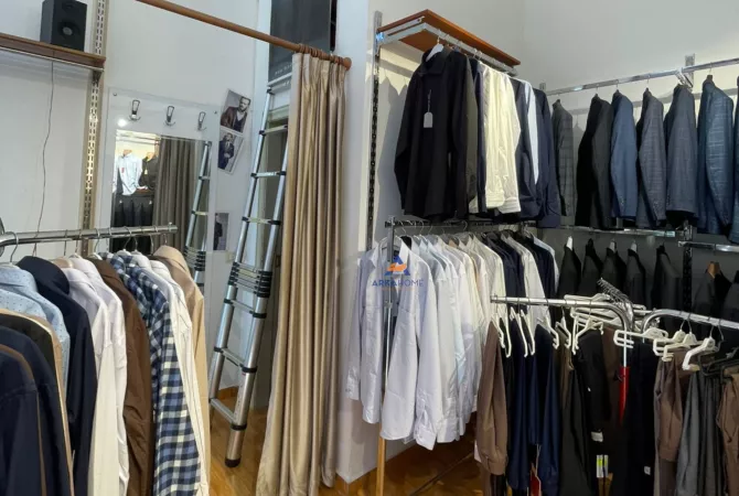 Ambiente Commerciale in Affitto 1+1 a Tirana - 50,000 Euro