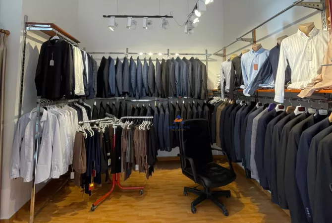Ambiente Commerciale in Affitto 1+1 a Tirana - 50,000 Euro
