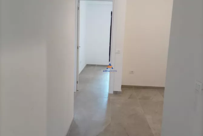 Shtepi ne shitje Apartament ne Tirane, 2+1, Mobilimi Bosh, pa mobiluar, Pagesa 230,000  Euro.