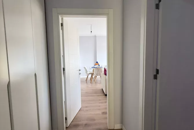 Shtepi me qera Apartament ne Tirane, 2+1, Mobilimi Bosh, pa mobiluar, Pagesa 570  Euro.
