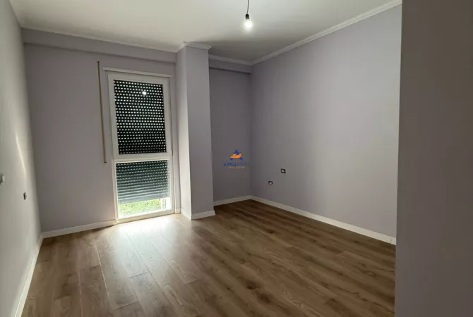 Shtepi me qera Apartament ne Tirane, 2+1, Mobilimi Bosh, pa mobiluar, Pagesa 570  Euro.