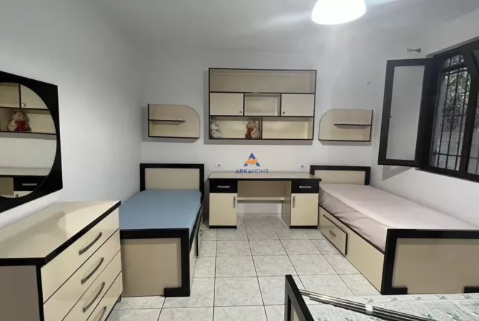 Shtepi me qera Apartament ne Tirane, 2+1, Mobilimi E mobiluar, Pagesa 500  Euro.