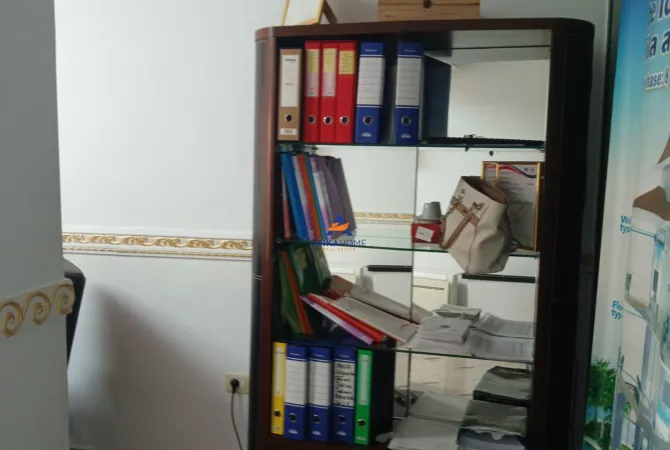 Ambient biznesi me qera 3+1 ne Tirane - 450 Euro