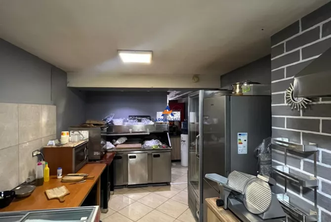 Ambient biznesi me qera 5+1 ne Tirane - 700 Euro