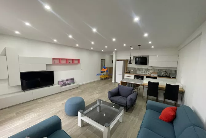 Shtepi me qera 2+1 ne Tirane - 1,700 Euro