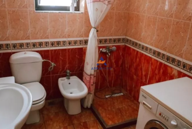 Shtepi me qera Apartament ne Tirane, 3+1, Mobilimi E mobiluar, Pagesa 550  Euro.