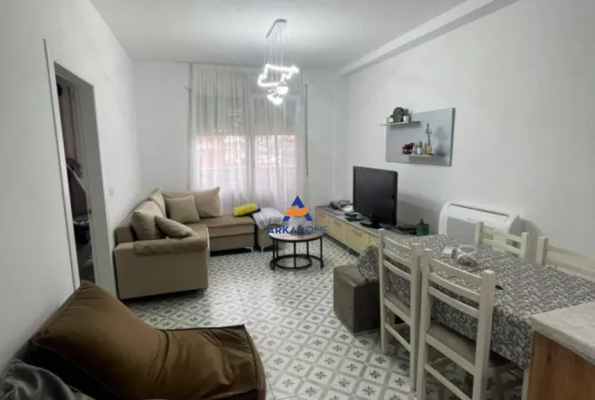 Shtepi me qera Apartament ne Tirane, 1+1, Mobilimi E mobiluar, Pagesa 526  Euro.