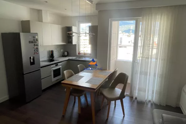 Shtepi me qera 2+1 ne Tirane - 1,000 Euro