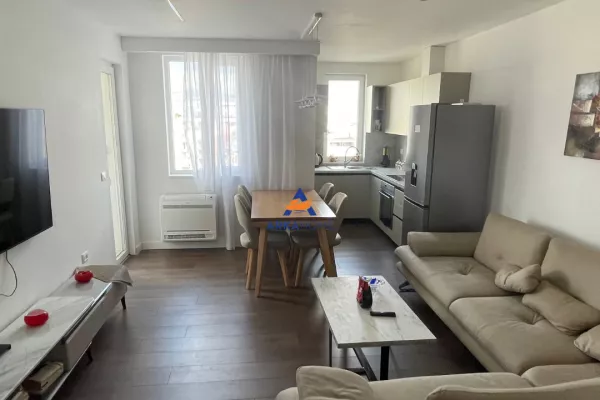 Shtepi me qera 2+1 ne Tirane - 1,000 Euro