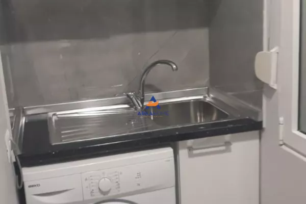 Shtepi me qera Apartament ne Tirane, 1+1, Mobilimi E mobiluar, Pagesa 450  Euro.