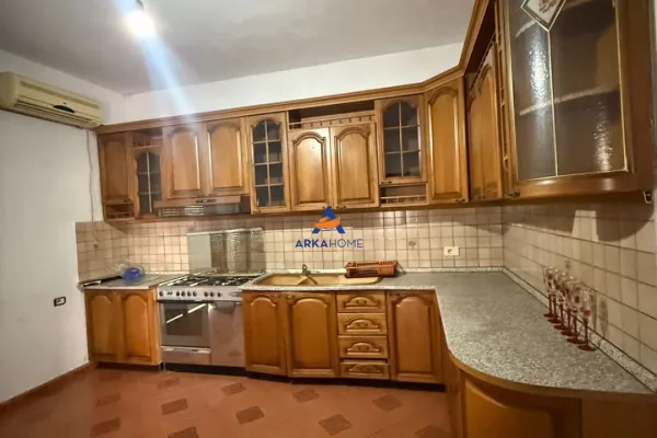 Shtepi me qera 2+1 ne Tirane - 450 Euro