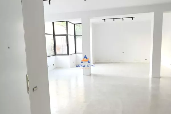 Ambient biznesi me qera 1+1 ne Tirane - 900 Euro