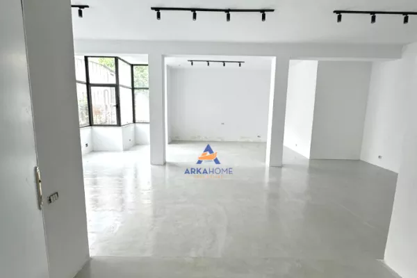 Ambient biznesi me qera 1+1 ne Tirane - 900 Euro