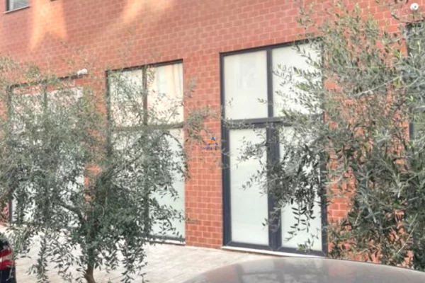 Business Property for Rent 1+1 in Tirana - 900 Euro